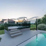 Exquisite Villa Mit Panoramablick Aufs Meer, Salzwasserpool Mit Gegenstromanlage, Bbq