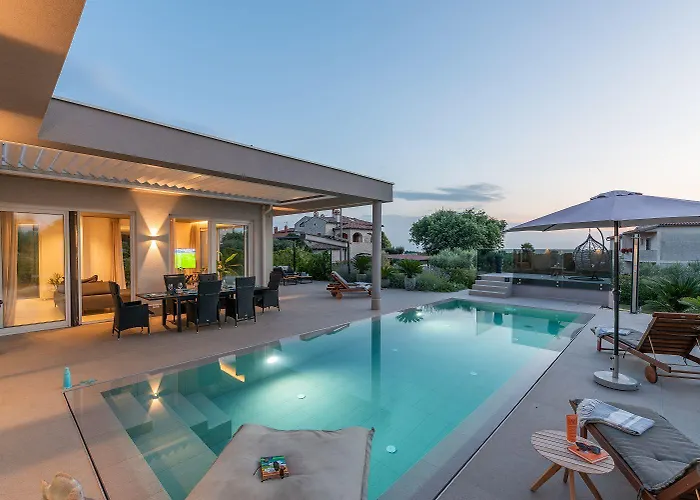 Exquisite Villa Mit Panoramablick Aufs Meer, Salzwasserpool Mit Gegenstromanlage, Bbq