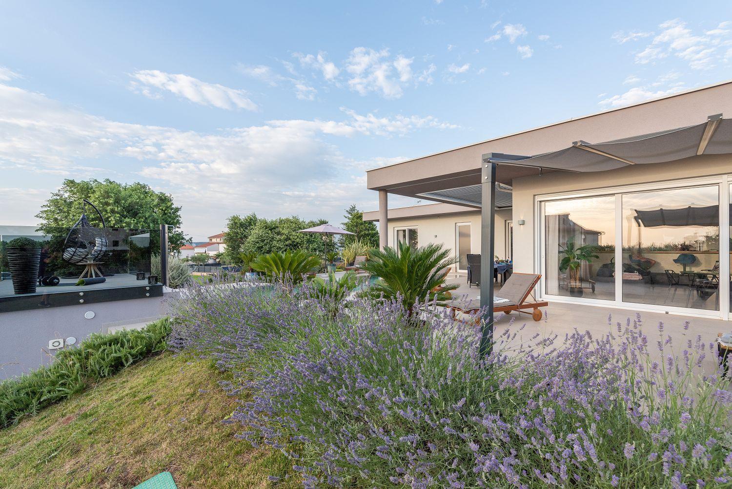 Exquisite Mit Panoramablick Aufs Meer, Salzwasserpool Mit Gegenstromanlage, Bbq Ferienhaus *