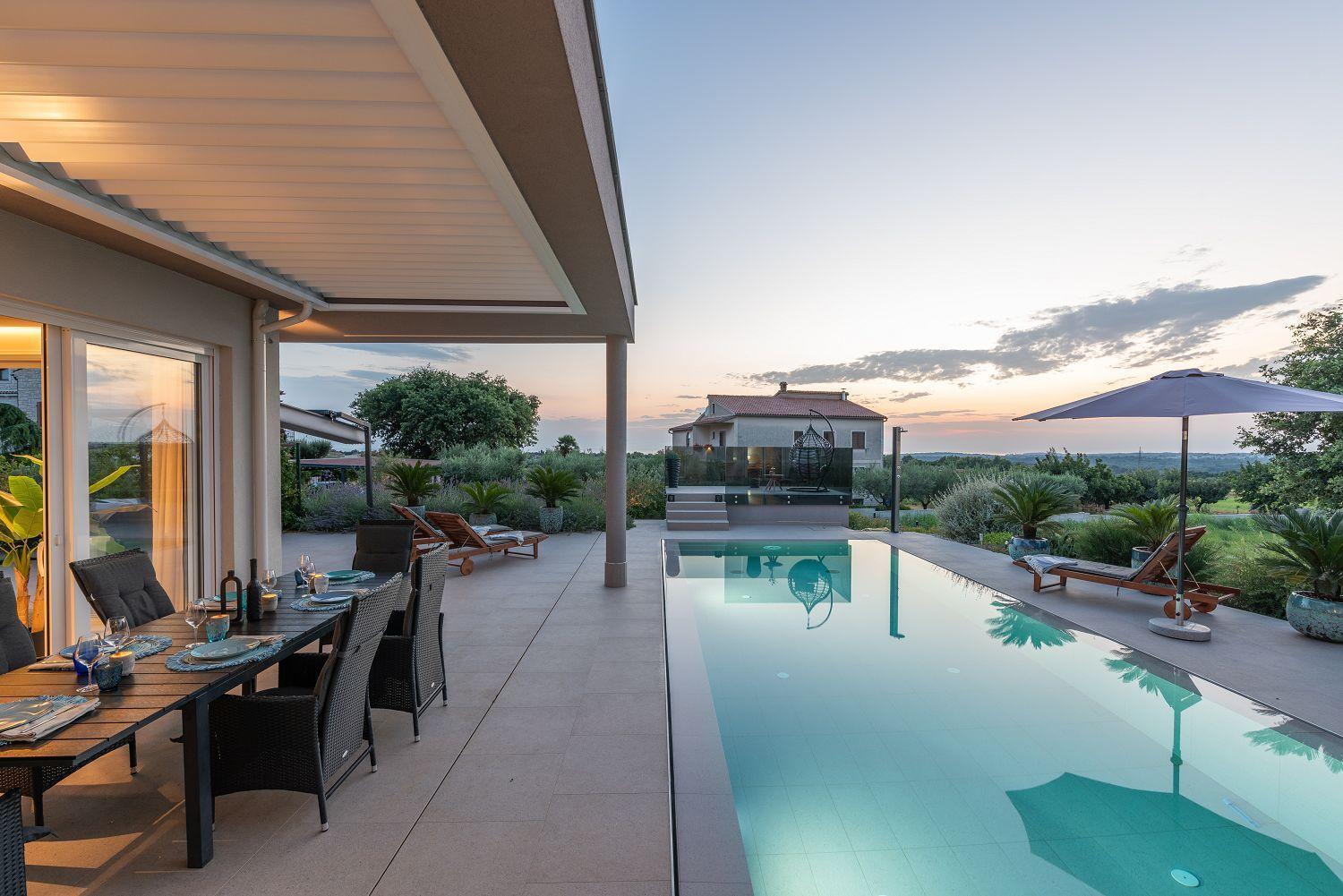 Exquisite Mit Panoramablick Aufs Meer, Salzwasserpool Mit Gegenstromanlage, Bbq Ferienhaus Poreč