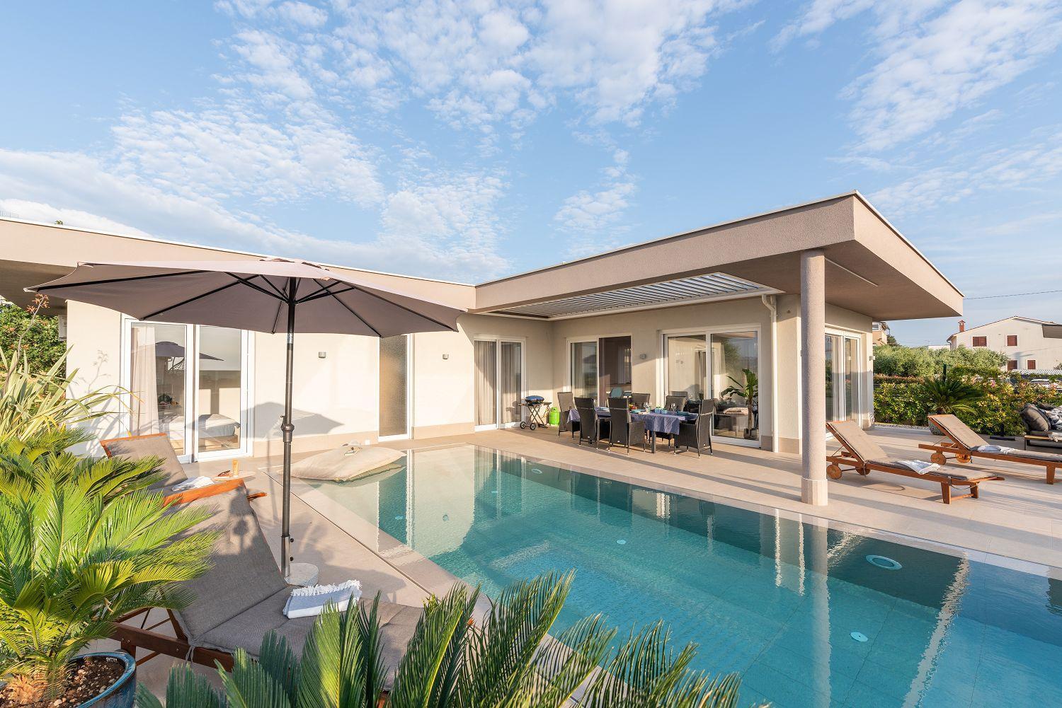 Exquisite Mit Panoramablick Aufs Meer, Salzwasserpool Mit Gegenstromanlage, Bbq