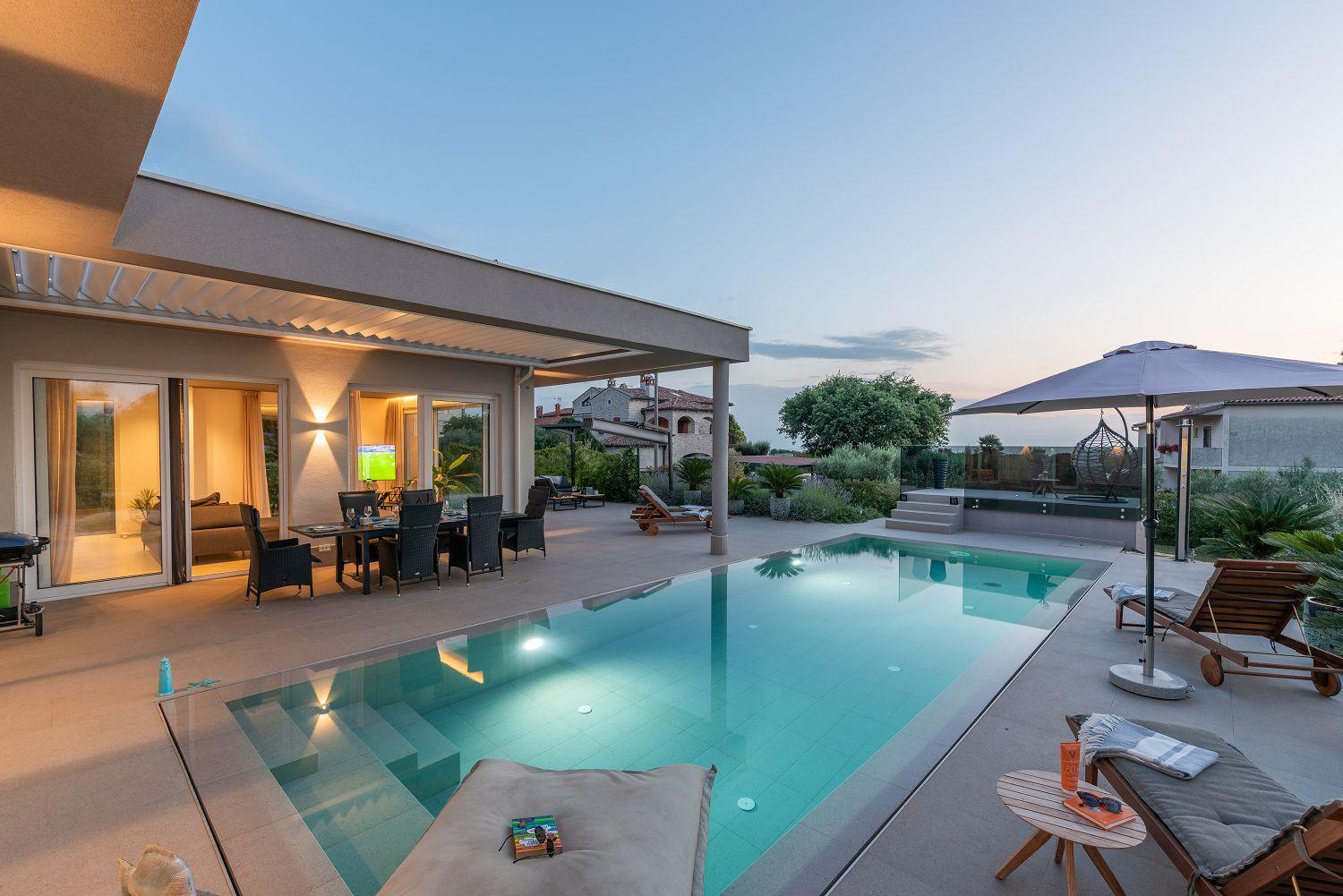 Exquisite Mit Panoramablick Aufs Meer, Salzwasserpool Mit Gegenstromanlage, Bbq Ferienhaus Poreč