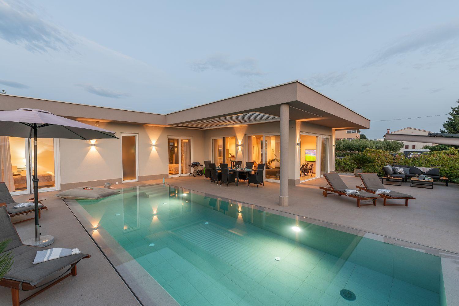 Exquisite Mit Panoramablick Aufs Meer, Salzwasserpool Mit Gegenstromanlage, Bbq Ferienhaus *